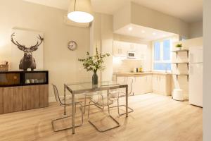Küche/Küchenzeile in der Unterkunft Urbe10 Angel Suites 2 Bedrooms Apartment 2A