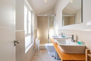 Kúpeľňa v ubytovaní Urbe10 Angel Suites 2 Bedrooms Apartment 4A