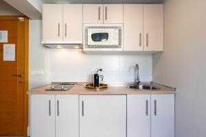 Kuchyňa alebo kuchynka v ubytovaní Urbe10 Angel Suites 2 Bedrooms Apartment 4A