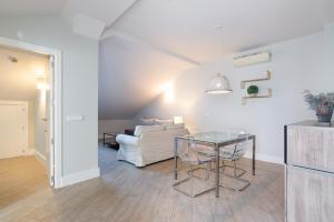 Posezení v ubytování Urbe10 Angel Suites 2 Bedrooms Apartment 4A