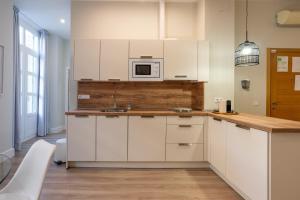 Kuchyň nebo kuchyňský kout v ubytování Urbe10 Angel Suites 1 Bedroom Apartment 3C