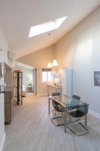 Kuchyň nebo kuchyňský kout v ubytování Urbe10 Angel Suites Apartment 4B