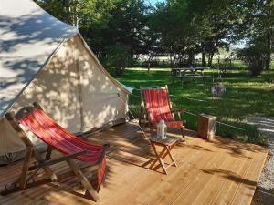 Camping Etang Du Camp外面的花园