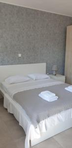 Posteľ alebo postele v izbe v ubytovaní AVR Airport Deluxe Suites 6 AIRPORT FREE SHUTLE