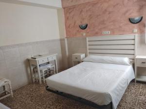 Ένα ή περισσότερα κρεβάτια σε δωμάτιο στο Pensión Juan Pedro