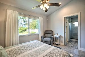A bed or beds in a room at Coastal Getaway by Pebble Beach and Redwoods!