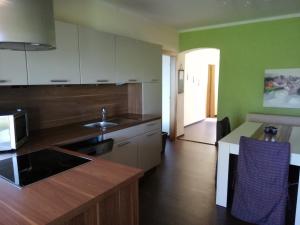 Kuchyň nebo kuchyňský kout v ubytování Hotel Faaker See Inn by S4Y