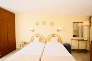 Postel nebo postele na pokoji v ubytování Kommeno Bay Apartments