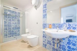 Kúpeľňa v ubytovaní Villa Mariagiovanna + 37 fotografií
