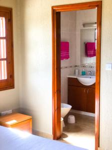 Un baño de Koutsini Villa