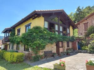 Gallery image of Apartamentos Rurales Los Picos de Redo in Camaleño