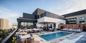 un diseño arquitectónico de un edificio con piscina en Clayton Hotel & Members Club, en Denver