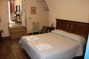 a bedroom with a bed with two towels on it at B&B Vecchia Suppenna in Andria