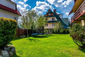 Vonkajšia záhrada v ubytovaní Apartament Polany