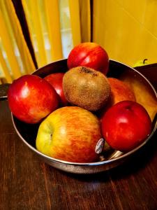 a bowl of apples and kiwis on a table at Lovely House in Santa Margherita Ligure