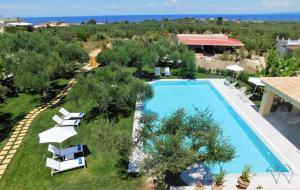 O vedere a piscinei de la sau din apropiere de Orea Superior Rooms