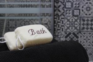 a roll of toilet paper with the word bath written on it at Sleeping Gran Via in Madrid