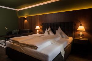 A bed or beds in a room at Boutique Hotel Mandarfnerhof