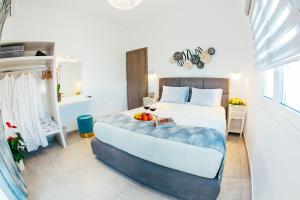 a bedroom with a large bed in a room at Floresita apartment in Fira
