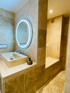 a bathroom with a sink and a mirror at Feel@Home Nemausus « Le 21 » in Nîmes