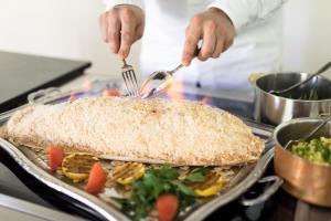 Makanan di atau berdekatan hotel