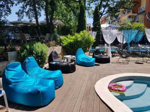 Posezení v ubytování Sunrise Hotel + 37 fotografií