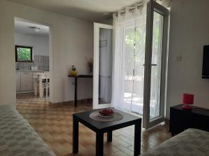 Kuchyň nebo kuchyňský kout v ubytování Apartment Ema
