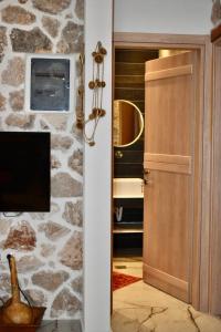 Μια τηλεόραση ή/και κέντρο ψυχαγωγίας στο Ktima Panagias