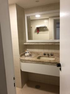 a bathroom with a sink and a mirror at apartamento otima localizacao itaim bibi in Sao Paulo