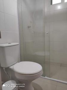 Koupelna v ubytování Confortável Flat com piscina de borda infinita na cobertura