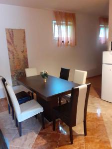 Zdjęcie z galerii obiektu Holiday home Balatonbereny/Balaton 18120 w mieście Balatonberény +11 zdjęć