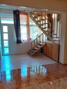 Zdjęcie z galerii obiektu Holiday home Balatonbereny/Balaton 18120 w mieście Balatonberény