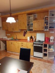 Zdjęcie z galerii obiektu Holiday home Balatonbereny/Balaton 18120 w mieście Balatonberény