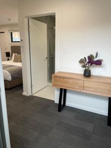 Risdon Brook Hotel客房内的一张或多张床位