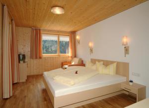 Postel nebo postele na pokoji v ubytování Panoramahof Eggele