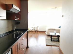 Una cocina o kitchenette en Hermoso Depto, 1Linea Roca Mar Sector Costa Brava