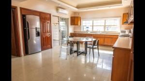 Galería fotográfica de 21 Suite with Jacuzzi a shared pool en Torreón