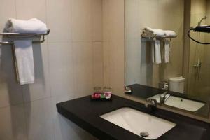 Ένα μπάνιο στο Hotel Dafam Rio