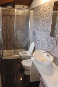 Phòng tắm tại Appartamento “il borgo”, tranquillità e cura a 2 km dal mare