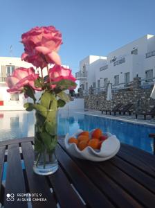 בריכת השחייה שנמצאת ב-Summer Shades Hotel - ex Arkoulis או באזור