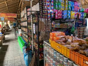 Supermarket nebo jiné obchody v  apartmánu nebo okolí