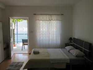 Llit o llits en una habitació de Apartments Jovanović