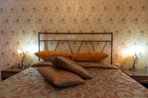 A bed or beds in a room at Country Inn
