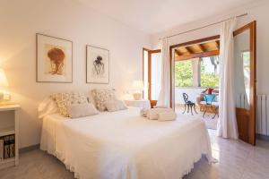 Ένα ή περισσότερα κρεβάτια σε δωμάτιο στο Finca bennassar +56 φωτογραφίες