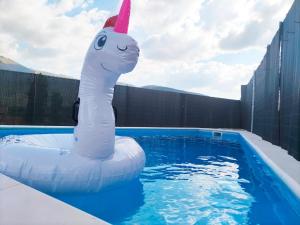 a inflatable unicorn float in a swimming pool at Casa Rural Idesign in Villanueva de Ávila