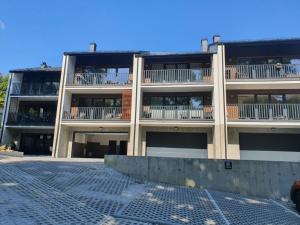 Balkon lub taras w obiekcie Apartamenty SPOKOLOKO Skrzyczne Residence Korzenny i Kamienny