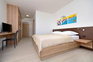 Posteľ alebo postele v izbe v ubytovaní Villa View a luxury villa in Makarska, heated private pool, jacuzzi, gym