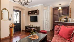TV a/nebo společenská místnost v ubytování Apartments Villa BV