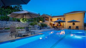 Bazén v ubytování Apartments Villa BV nebo v jeho okolí