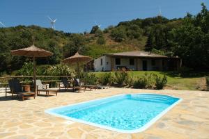 Bazén v ubytování The Wild Olive Andalucía Agave Guestroom nebo v jeho okolí